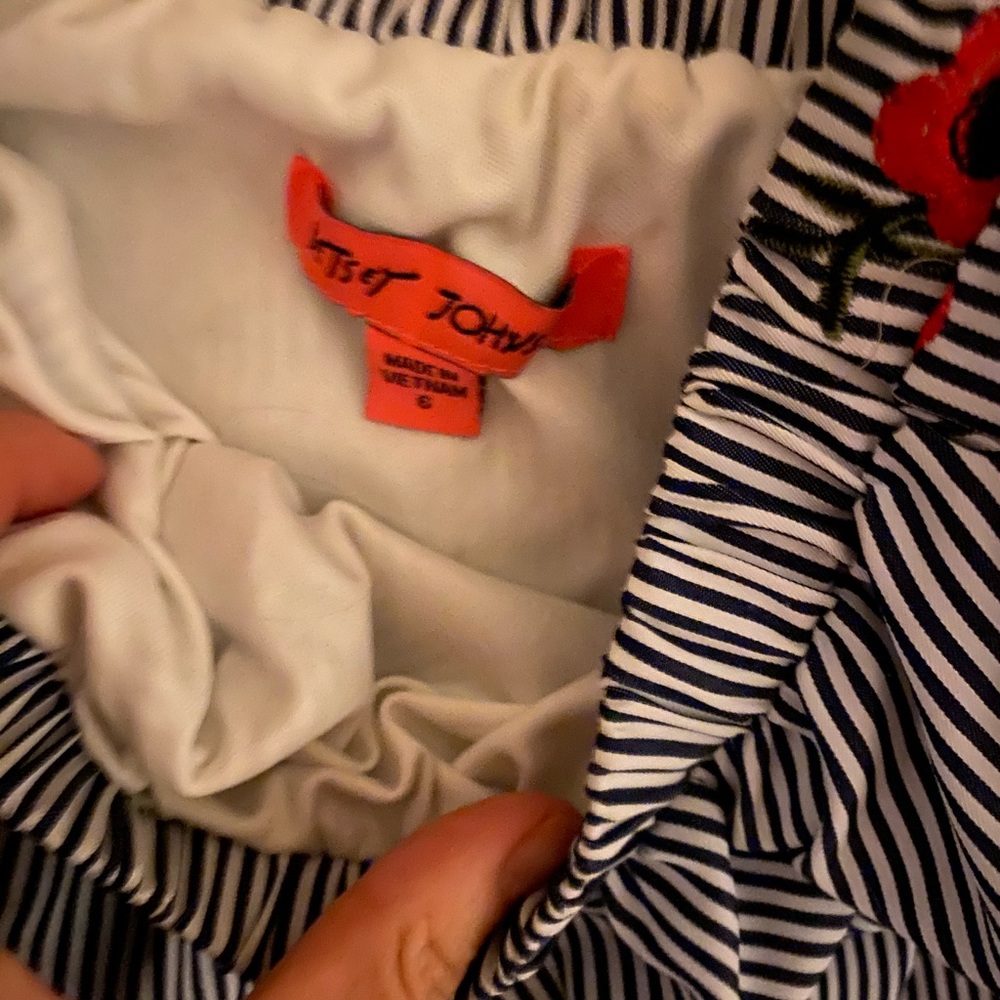 Cute Betsey Johnson dress perfect for Spring